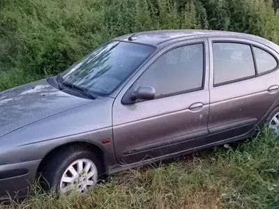Utilizat 2003 Renault Mégane II Berlinǎ | 2.000 EUR (Scump)