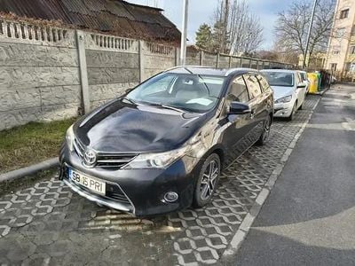 Second-hand Toyota Auris 90 CP (66 kW) 2014 Negru Hatchback