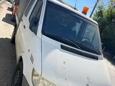 Utilizat 2004 Mercedes 220 | 4.600 EUR