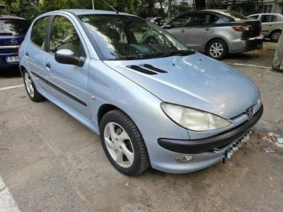 Gri Utilizat 2001 Peugeot 206 Hatchback | 1.199 EUR