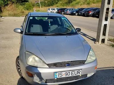 Utilizat 2001 Ford Focus Hatchback | 1.100 EUR (Puțin scump)