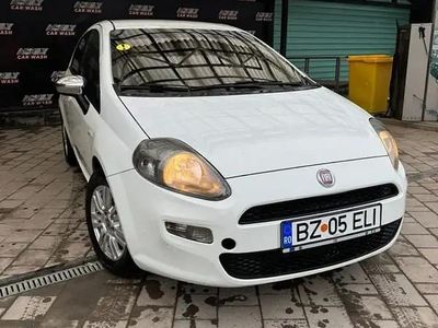 Alb Utilizat 2012 Fiat Punto Hatchback | 2.500 EUR