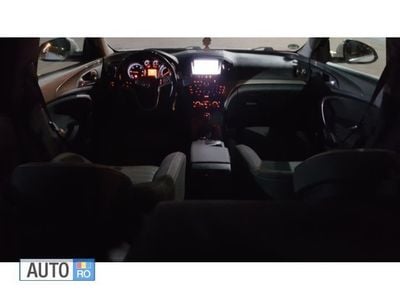 Second-hand Opel Insignia 160 CP (117 kW) 2011 Alb Hatchback