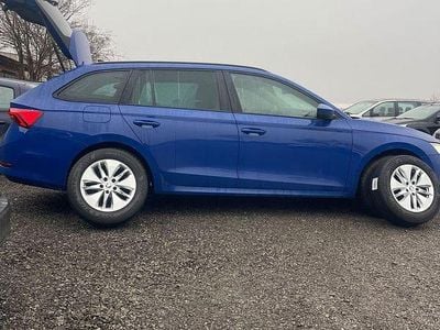 Culoarealbastru Utilizat 2021 Skoda Octavia Premium Edition Break | 14.480 EUR (Preț bun)