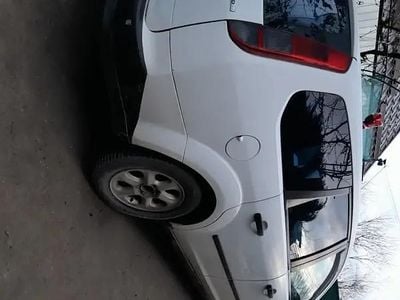 Alb Utilizat 2005 Ford Focus Hatchback | 1.170 EUR (Preț bun)