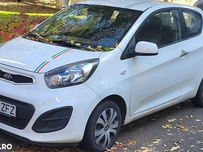 Second-hand Kia Picanto Comfort 69 CP (50 kW) 2015 Culoarealb Hatchback