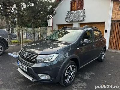 Gri Second-hand 2020 Dacia Sandero Stepway Berlinǎ | 8.300 EUR (Super Preț)