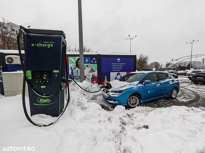 Second-hand Nissan Leaf N-Connecta 110 kW (150 CP) 2020 Culoarealbastru Hatchback