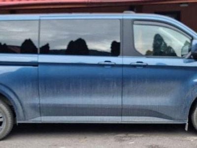 Second-hand Ford Tourneo Titanium 170 CP (125 kW) 2024 Culoarealbastru Van