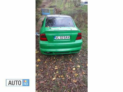 Second-hand Opel Vectra 105 CP (77 kW) 2000 Verde