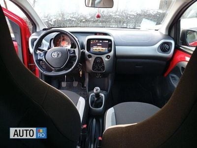 Second-hand Toyota Aygo 51 CP (37 kW) 2015 Rosu Hatchback