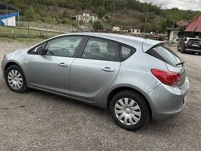 Utilizat 2014 Opel Astra Hatchback | 3.500 EUR (Preț bun)