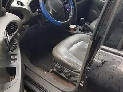 Negru Utilizat 2004 Hyundai Santa Fe SUV | 7.000 EUR