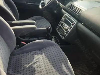 Second-hand VW Sharan 115 CP (84 kW) 2002 Gri Monovolum