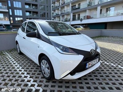 Culoarealb Second-hand 2018 Toyota Aygo Hatchback | 5.600 EUR (Puțin scump)