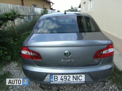 Gri Utilizat 2010 Skoda Superb Berlinǎ | 7.000 EUR (Scump)