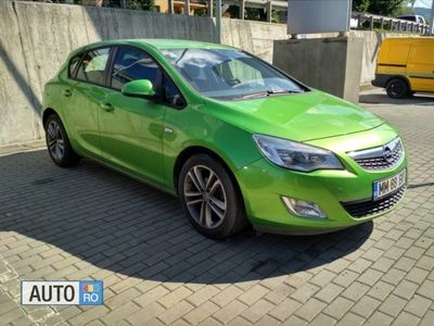 Second-hand Opel Astra 115 CP (84 kW) 2010 Verde Hatchback