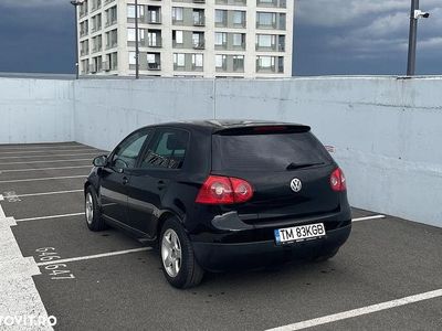 Culoarenegru Utilizat 2005 VW Golf IV Basis Break | 2.200 EUR (Puțin scump)