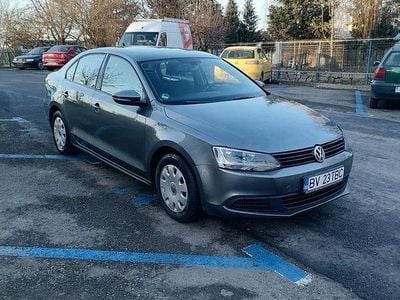 Second-hand VW Jetta Comfortline 105 CP (77 kW) 2011 Culoaregri Berlinǎ