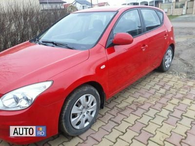 Second-hand Hyundai i30 120 CP (88 kW) 2008 Rosu Hatchback