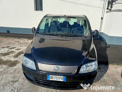 second-hand Fiat Multipla an 2008 neagra trei locuri fata spate cauciuc