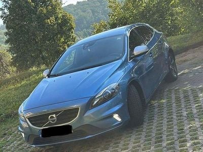 Second-hand Volvo V40 Summum 120 CP (88 kW) 2015 Culoarealbastru Hatchback