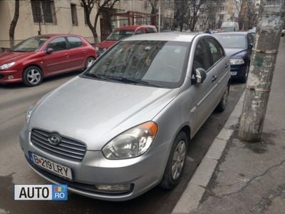 Second-hand Hyundai Accent 110 CP (80 kW) 2006 Argintiu Berlinǎ