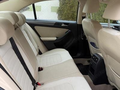 Second-hand VW Jetta 105 CP (77 kW) 2012 Alb Berlinǎ