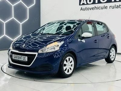 Second-hand Peugeot 208 68 CP (50 kW) 2017 Culoarealbastru Hatchback