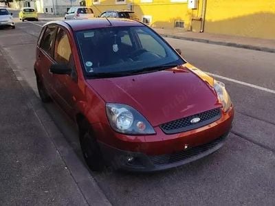 Second-hand Ford Fiesta 82 CP (60 kW) 2007 Rosu Hatchback
