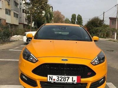 Culoareportocaliu Utilizat 2016 Ford Focus ST Hatchback | 15.900 EUR (Scump)