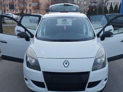 Second-hand Renault Scénic 90 CP (66 kW) 2010 Alb Monovolum