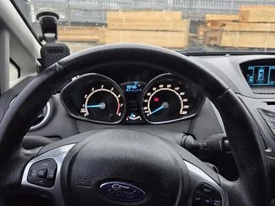 Negru Utilizat 2013 Ford Fiesta Hatchback | 3.700 EUR (Preț bun)