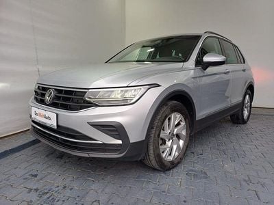 Gri mediumetalic Utilizat 2023 VW Tiguan Life SUV | 26.450 EUR (Preț bun)