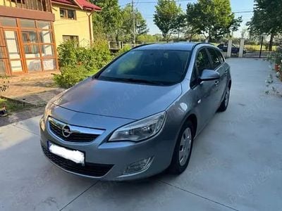 Gri Utilizat 2011 Opel Astra Break | 3.000 EUR (Preț OK)