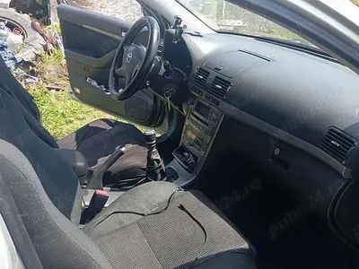 Gri Second-hand 2007 Toyota Avensis Break | 3.300 EUR