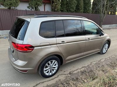 Culoarebej Utilizat 2018 VW Touran Comfortline Monovolum | 15.500 EUR (Super Preț)