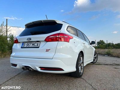 Second-hand Ford Focus ST 185 CP (136 kW) 2017 Culoarealb Break
