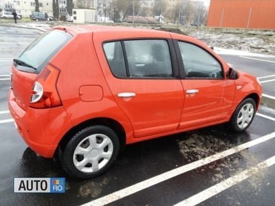 Second-hand Dacia Sandero 75 CP (55 kW) 2010 Rosu Hatchback