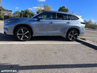 second-hand Toyota Highlander 2.5 L Hybrid Dynamic Force 248CP Executive Metallic