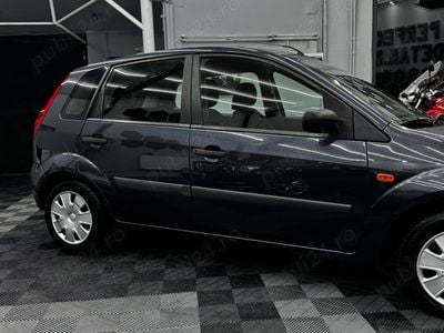 Second-hand Ford Fiesta 70 CP (51 kW) 2006 Negru Hatchback