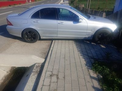 Mercedes C240