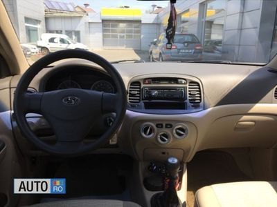 Verde Utilizat 2006 Hyundai Accent Hatchback | 2.700 EUR