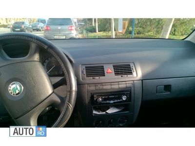 Alb Utilizat 2007 Skoda Fabia Hatchback | 3.350 EUR (Scump)