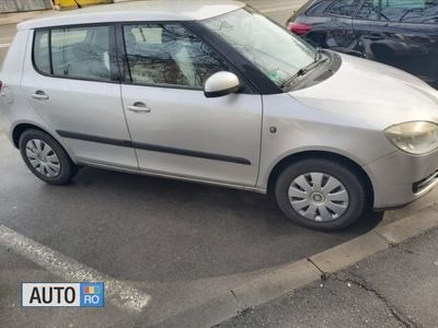 Gri Utilizat 2008 Skoda Fabia Hatchback | 2.400 EUR