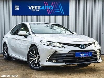 Culoarealb Utilizat 2022 Toyota Camry Luxury Berlinǎ | 31.990 EUR (Preț OK)