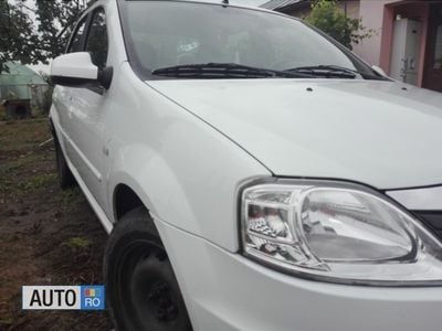 Second-hand Dacia Logan 90 CP (66 kW) 2009 Alb Berlinǎ