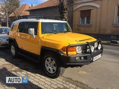 Second-hand Toyota FJ 256 CP (188 kW) 2008 Galben SUV