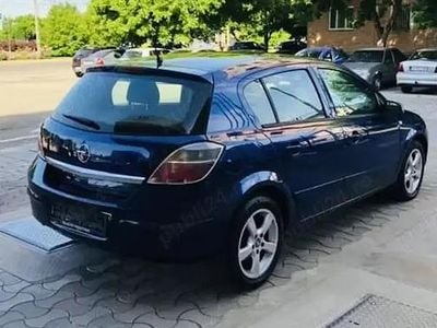 Second-hand Opel Astra 115 CP (84 kW) 2009 Albastru Hatchback