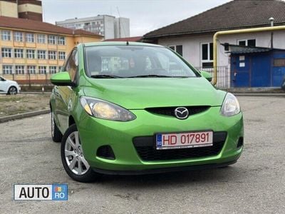 Second-hand Mazda 2 Inclusive 86 CP (63 kW) 2010 Verde Hatchback